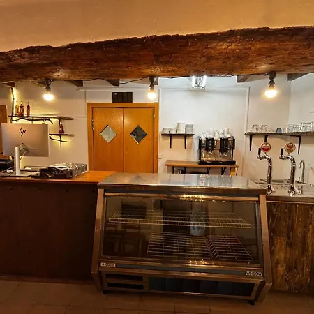 La Escuela De Hostal Lirí